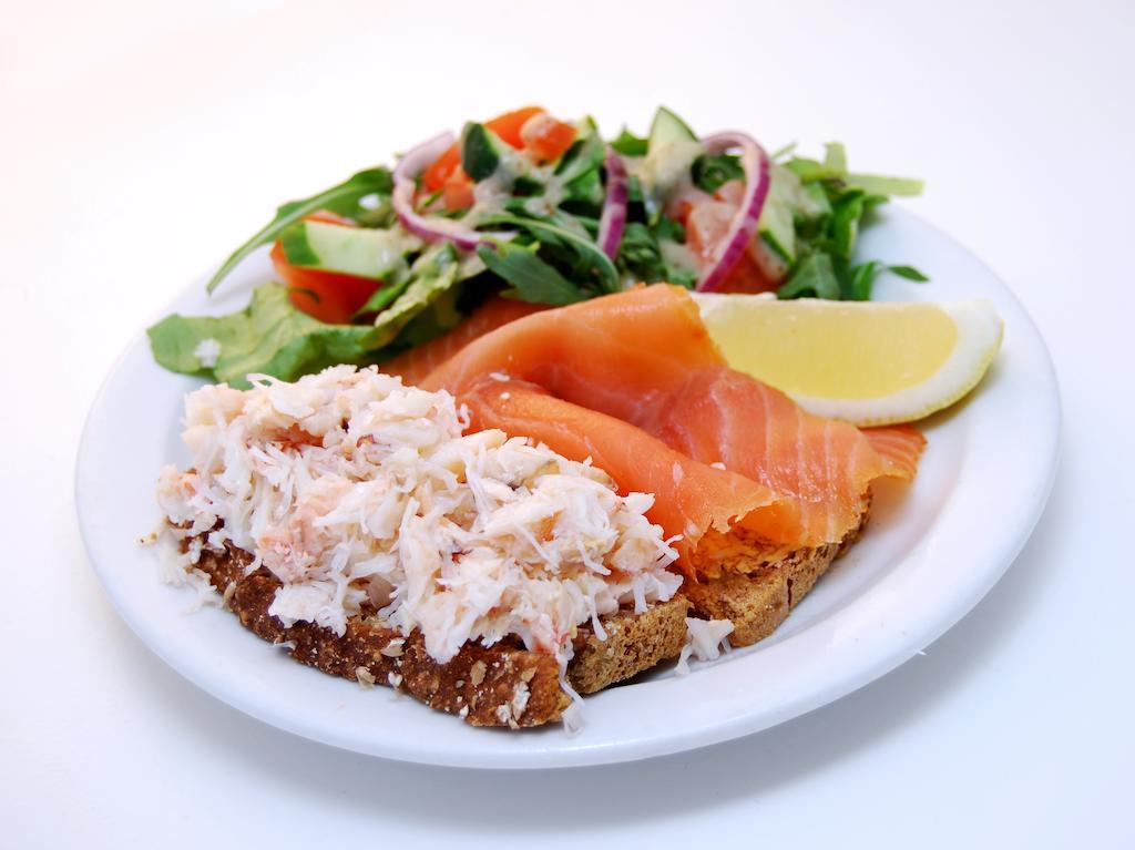 Oliver'S Seafood Bar, Bed & Breakfast Cleggan Eksteriør billede
